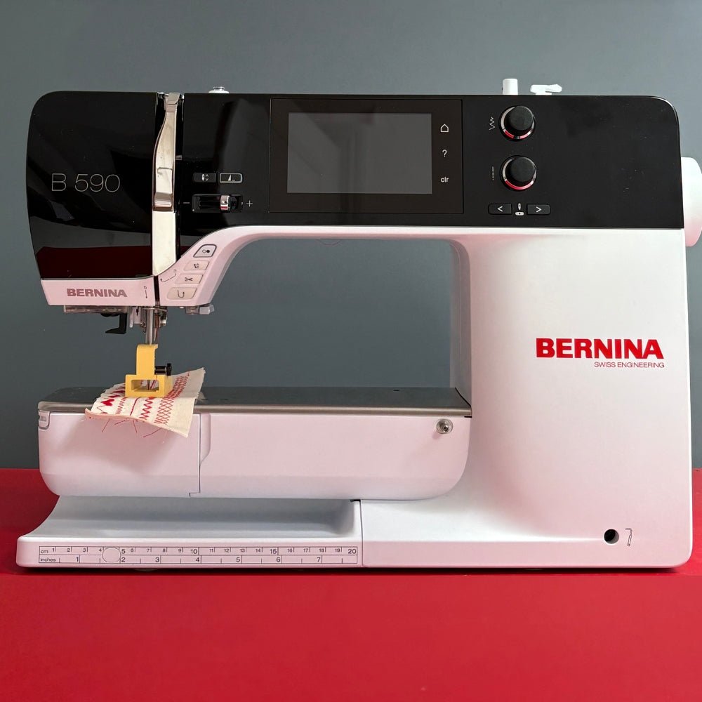 Bernina B 590 mit SDT Stickmodul Gebrauchtmodell - Nähmaschinen SCHWAAK