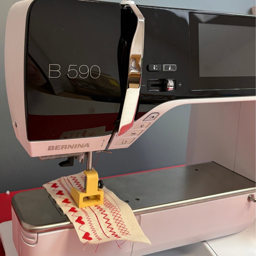 Bernina B 590 mit SDT Stickmodul Gebrauchtmodell - Nähmaschinen SCHWAAK