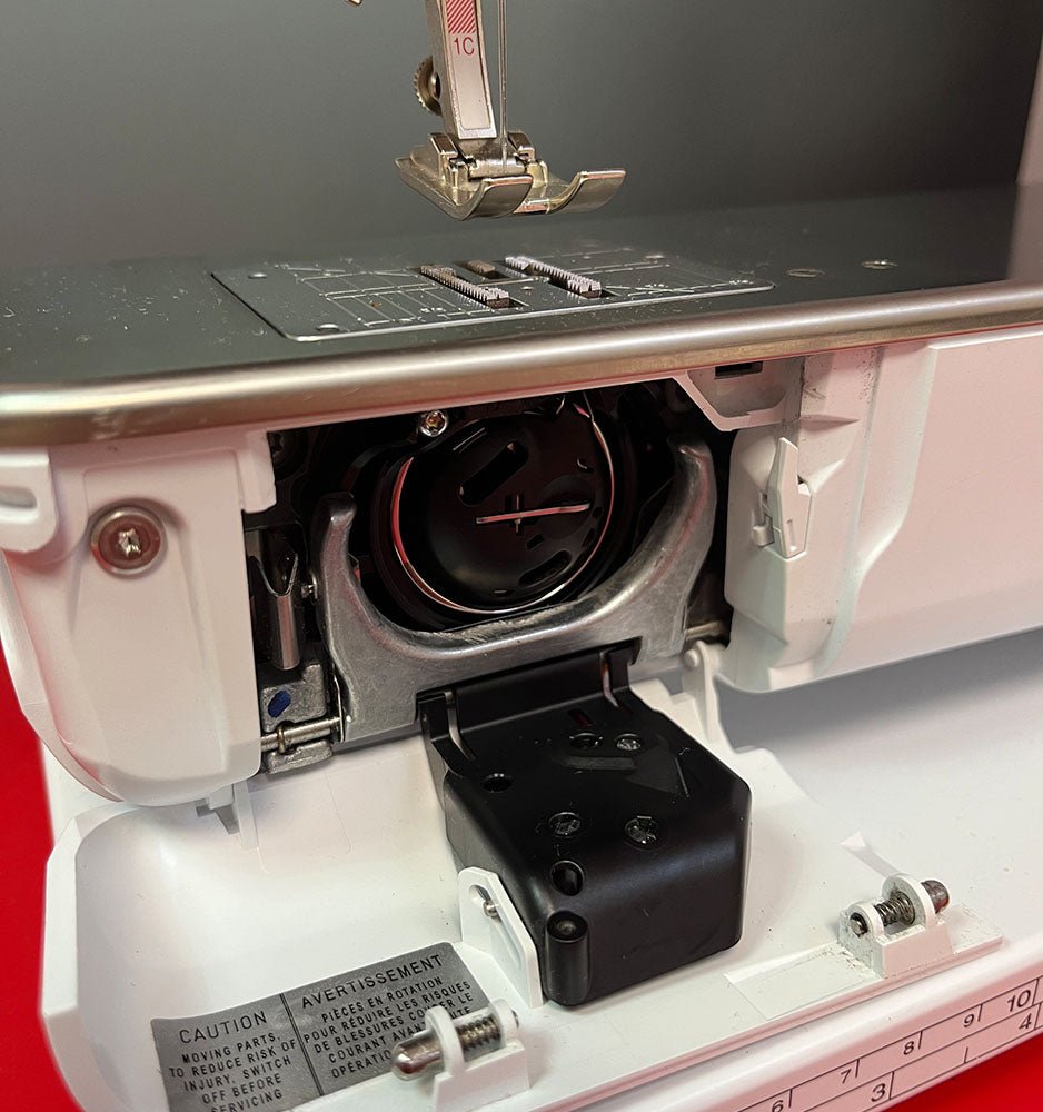 Gebrauchtmodell Bernina B 570 QE mit Standard Stickmodul - Nähmaschinen SCHWAAK